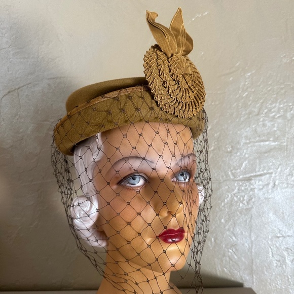 SPLENDID 1940s\' MUSTARD COLOR FELT HAT + GROSGRAIN TRIM & FULL VEIL main image 6